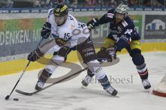 DEL - Eishockey - Eisbären Berlin - ERC Ingolstadt - Saison 2016/2017 - John Laliberte (#15 ERCI) - Barry Tallackson (#22 Berlin) - Foto: Meyer Jürgen