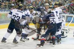 DEL - Eishockey - Eisbären Berlin - ERC Ingolstadt - Saison 2016/2017 - Benedikt Schopper (#11 ERCI) - Petr Pohl (#33 ERCI) - Sven Ziegler (#52 Berlin) - Petr Taticek (#17 ERCI) schlägerei - Foto: Meyer Jürgen