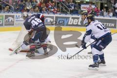 DEL - Eishockey - Eisbären Berlin - ERC Ingolstadt - Saison 2016/2017 - Julian Talbot (#48 Berlin) - Dustin Friesen (#14 ERCI) - Timo Pielmeier Torwart (#51 ERCI) - Foto: Meyer Jürgen