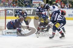 DEL - Eishockey - Eisbären Berlin - ERC Ingolstadt - Saison 2016/2017 - John Laliberte (#15 ERCI) - Petri Vehanen (Torwart #31 Berlin) - Foto: Meyer Jürgen