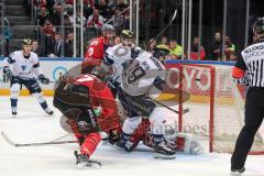 DEL - Eishockey - Kölner Haie - ERC Ingolstadt - Saison 2016/2017 - mitte Danny Irmen (ERC 19) trifft zum 0:1 Tor Jubel, Torwart Gustaf Wesslau (29 Köln)  chancenlos, Puck im Tor