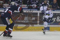 DEL - Eishockey - Eisbären Berlin - ERC Ingolstadt - Saison 2016/2017 - Dustin Friesen (#14 ERCI) mit einem Schlagschuss - Foto: Meyer Jürgen