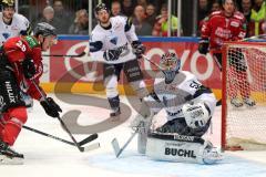 DEL - Eishockey - Kölner Haie - ERC Ingolstadt - Saison 2016/2017 - mitte Torwart Timo Pielmeier (ERC 51) unter Beschuß, links Patrick Hager (25 Köln)