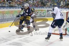 DEL - Eishockey - Eisbären Berlin - ERC Ingolstadt - Saison 2016/2017 - John Laliberte (#15 ERCI) - Constantin Braun (#90 Berlin) - Foto: Meyer Jürgen