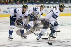 DEL - Eishockey - Eisbären Berlin - ERC Ingolstadt - Saison 2016/2017 - Patrick McNeill (#2 ERCI) -Thomas Oppenheimer (#8 ERCI) - Martin Buchwieser (#16 ERCI) beim Bully - Foto: Meyer Jürgen