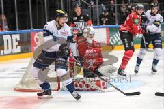 DEL - Eishockey - Kölner Haie - ERC Ingolstadt - Saison 2016/2017 - Petr Taticek (ERC 17) gefährlich am Tor von Torwart Gustaf Wesslau (29 Köln)