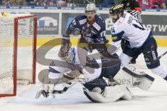 DEL - Eishockey - Eisbären Berlin - ERC Ingolstadt - Saison 2016/2017 - Timo Pielmeier Torwart (#51 ERCI) - Dustin Friesen (#14 ERCI) - Jamie MacQueen (#17 Berlin) - Foto: Meyer Jürgen