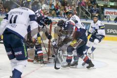 DEL - Eishockey - Eisbären Berlin - ERC Ingolstadt - Saison 2016/2017 - Timo Pielmeier Torwart (#51 ERCI) - Patrick Köppchen (#55 ERCI) - Jamie MacQueen (#17 Berlin) - Foto: Meyer Jürgen