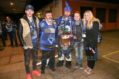 DEL - Eishockey - ERC Ingolstadt - Sonderzug nach Berlin - Saison 2016/2017 - Fans am Bahnhof vor dem einsteigen in den Zug - Foto: Meyer Jürgen -