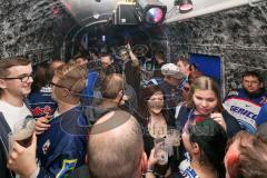 DEL - Eishockey - ERC Ingolstadt - Sonderzug nach Berlin - Saison 2016/2017 - Fans im Zug - Partywaggon - Foto: Meyer Jürgen -