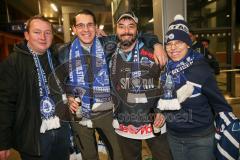 DEL - Eishockey - ERC Ingolstadt - Sonderzug nach Berlin - Saison 2016/2017 - Fans am Bahnhof vor dem einsteigen in den Zug - Foto: Meyer Jürgen -