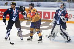 CHL- Eishockey - ERC Ingolstadt - Lukko Rauma - Saison 2016/2017 - Dustin Friesen (#14 ERCI) - Sami Lahteenmaki (Nr.14, Lukko Rauma) - Timo Pielmeier Torwart (#51 ERCI) - Foto: Meyer Jürgen