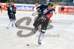 CHL- Eishockey - ERC Ingolstadt - Lukko Rauma - Saison 2016/2017 - Benedikt Schopper (#11 ERCI)beim warm machen - Foto: Meyer Jürgen