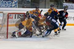 CHL- Eishockey - ERC Ingolstadt - Lukko Rauma - Saison 2016/2017 - Goalkeeper Antti Karjalainen (Nr.46, Lukko Rauma) - Brandon Buck (#9 ERCI) - Foto: Meyer Jürgen