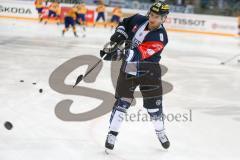 CHL- Eishockey - ERC Ingolstadt - Lukko Rauma - Saison 2016/2017 - Brandon Buck (#9 ERCI) beim warm machen - Foto: Meyer Jürgen