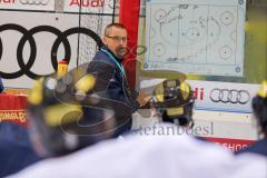 DEL - Eishockey - ERC Ingolstadt - Saison 2016/2017 - Portraits Foto - Training - Besprechung auf dem Eis, Cheftrainer Tommy Samuelsson (ERC)