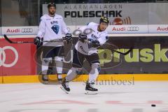 DEL - Eishockey - ERC Ingolstadt - Saison 2016/2017 - Portraits Foto - Training - rechts Brandon Buck (ERC 9) links Thomas Oppenheimer (ERC 8)