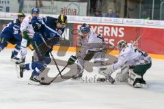 DEL - Eishockey - ERC Ingolstadt - Augsburger Panther - Saison 2016/2017 - Petr Taticek (#17 ERCI) - Ben Meisner Torwart (#30 Augsburg) - Foto: Meyer Jürgen