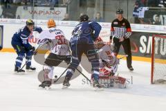 DEL - Eishockey - ERC Ingolstadt - Fischtown Pinguins - Saison 2016/2017 - Thomas Greilinger (#39 ERCI) mit dem 2:2 Ausgleichstreffer - jubel - Jean-Francois Jacques (#44 ERCI) - Jerry Kuhn (Torwart #35 Bremerhaven) - Foto: Meyer Jürgen