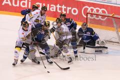 DEL - Eishockey - ERC Ingolstadt - Krefeld Pinguine - Saison 2016/2017 - Timo Pielmeier Torwart (#51 ERCI) - Patrick McNeill (#2 ERCI) - Dragan Umicevic (#84 Krefeld) - Lukas Koziol (#96 Krefeld) - Foto: Meyer Jürgen