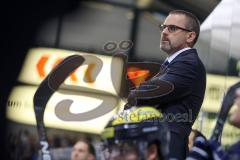 DEL - Eishockey - ERC Ingolstadt - Schwenninger Wild Wings - Cheftrainer Tommy Samuelsson (ERC) an der Bande ärgert sich