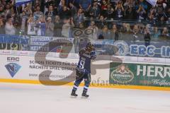 DEL - Eishockey - ERC Ingolstadt - Iserlohn Roosters - Saison 2016/2017 - Brandon Buck (#9 ERCI) bedankt sich bei den Fans - Foto: Meyer Jürgen