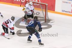 DEL - Eishockey - ERC Ingolstadt - Kölner Haie - Saison 2016/2017 - Brian Salcido (#22 ERCI) mit Schuss auf das Tor - Gustaf Wesslau Torwart (#29 Köln) - Foto: Meyer Jürgen