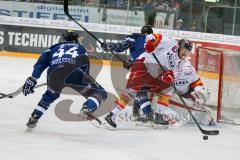DEL - Eishockey - ERC Ingolstadt - Düsseldorfer EG - Saison 2016/2017 - Jean-Francois Jacques (#44 ERCI) - Bernhard Ebner (Nr.67, Duesseldorfer EG) - Foto: Meyer Jürgen