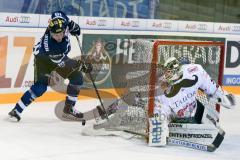 DEL - Eishockey - ERC Ingolstadt - Augsburger Panther - Saison 2016/2017 - Danny Irmen (#19 ERCI) - Ben Meisner Torwart (#30 Augsburg) - Foto: Meyer Jürgen