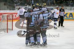 DEL - Eishockey - ERC Ingolstadt - EHC Red Bull München - Saison 2016/2017 - Der 2:2 Ausgleichstreffer von Petr Pohl (#33 ERCI) - Jubel - David Elsner (#61 ERCI) - Martin Buchwieser (#16 ERCI) - Foto: Meyer Jürgen