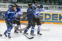 DEL - Eishockey - ERC Ingolstadt - Schwenninger Wild Wings - Saison 2016/2017 - Benedikt Schopper (#11 ERCI) -  71 Jerome Samson (Schwenninger Wild Wings) im Zweikampf - Boxkampf - Foto: Meyer Jürgen