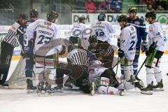 DEL - Eishockey - ERC Ingolstadt - Straubing Tigers - Saison 2016/2017 - Darryl Boyce (#10 ERCI)  mit Timmins Scott (#17 Straubing) im Zweikampf - Foto: Meyer Jürgen