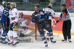 DEL - Eishockey - ERC Ingolstadt - Eisbären Berlin - Saison 2016/2017 - Danny Irmen (#19 ERCI) mit dem 1:0 Führungstreffer - Jubel  - Petri Vehanen (Torwart #31 Berlin) - Foto: Meyer Jürgen
