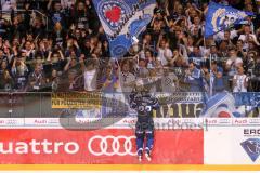 DEL - Eishockey - ERC Ingolstadt - Krefeld Pinguine - Saison 2016/2017 - Petr Pohl (#33 ERCI) bedankt sich bei den Fans`s - Jubel - Foto: Meyer Jürgen