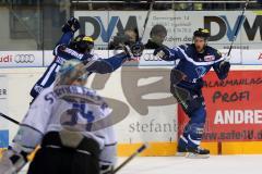 DEL - Eishockey - ERC Ingolstadt - Schwenninger Wild Wings - rechts Petr Pohl (ERC 33) trifft zum 1:0 Tor Jubel, mit Petr Taticek (ERC 17)