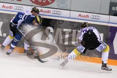 DEL - Eishockey - ERC Ingolstadt - Krefeld Pinguine - Saison 2016/2017 - Petr Taticek (#17 ERCI) - Christian Kretschmann (#5 Krefeld) - Mike Mieszkowski (#72 Krefeld) - Foto: Meyer Jürgen