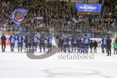 DEL - Eishockey - ERC Ingolstadt - Eisbären Berlin - Saison 2016/2017 - Die Mannschaft bedankt sich bei den Fans nach dem Spiel - Banner - Spruchband - Weihnachten - Jubel - Foto: Meyer Jürgen