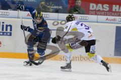 DEL - Eishockey - ERC Ingolstadt - Krefeld Pinguine - Saison 2016/2017 - Brandon Buck (#9 ERCI) mit Gesichtsschutz - Kyle Sonnenburg (#34 Krefeld) - Foto: Meyer Jürgen