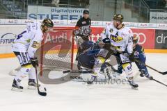 DEL - Eishockey - ERC Ingolstadt - Krefeld Pinguine - Saison 2016/2017 - Dragan Umicevic (#84 Krefeld) - Timo Pielmeier Torwart (#51 ERCI) - Benedikt Kohl (#34 ERCI) - Foto: Meyer Jürgen