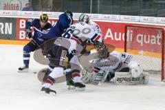 DEL - Eishockey - ERC Ingolstadt - Eisbären Berlin - Saison 2016/2017 - Brian Salcido (#22 ERCI) mit einer Torchance - Petri Vehanen (Torwart #31 Berlin) - Darryl Boyce (#10 ERCI)  - Foto: Meyer Jürgen