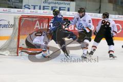 DEL - Eishockey - ERC Ingolstadt - Grizzlys Wolfsburg - Saison 2016/2017 - Brückmann Felix Torwart (#90 Wolfsburg) - John Laliberte (#15 ERCI) - Aubin Brent (#11 Wolfsburg) - Foto: Meyer Jürgen