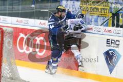 DEL - Eishockey - ERC Ingolstadt - Schwenninger Wild Wings - Saison 2016/2017 - Jean-Francois Jacques (#44 ERCI) checkt - 84 Jiri Hunkes (Schwenninger Wild Wings) - Foto: Meyer Jürgen