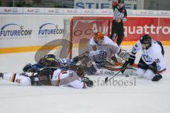 DEL - Eishockey - ERC Ingolstadt - Grizzlys Wolfsburg - Saison 2016/2017 - Brückmann Felix Torwart (#90 Wolfsburg) - John Laliberte (#15 ERCI) - Aubin Brent (#11 Wolfsburg) - Foto: Meyer Jürgen