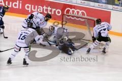 DEL - Eishockey - ERC Ingolstadt - Straubing Tigers - Saison 2016/2017 - Der 2:2  Ausggleichstreffer von Darryl Boyce (#10 ERCI)  - jubel - Climie Matthew Torwart (#33 Straubing) - Zalewski Steven (#15 Straubing) - Foto: Meyer Jürgen