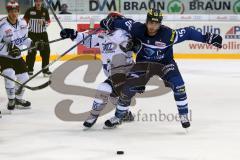 DEL - Eishockey - ERC Ingolstadt - Schwenninger Wild Wings - rechts John Laliberte (ERC 15) setzt sich gegen Marcel Kurth durch