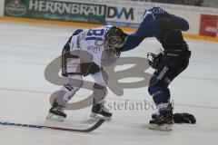 DEL - Eishockey - ERC Ingolstadt - Iserlohn Roosters - Saison 2016/2017 - Rauferei - Boxkampf zwischen Danny Irmen (#19 ERCI) - und Ross Bradley (#81 Iserlohn) - Foto: Meyer Jürgen