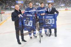 DEL - Eishockey - ERC Ingolstadt - Schwenninger Wild Wings - Saison 2016/2017 - Jiri Ehrenberger und Claus Gröbner Geschäftsführer ERC Ingolstadt ehren Benedikt Kohl (#34 ERCI) zum 500 DEL Spiel und Patrick Köppchen (#55 ERCI) zum 900 DEL Spiel -  Foto: M