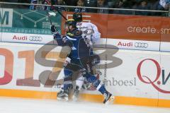 DEL - Eishockey - ERC Ingolstadt - Straubing Tigers - Saison 2016/2017 - Jean-Francois Jacques (#44 ERCI) checkt Brandl Thomas (#12 Straubing) an die Bande - Foto: Meyer Jürgen