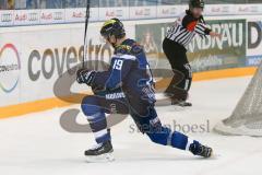 DEL - Eishockey - ERC Ingolstadt - Straubing Tigers - Saison 2016/2017 - Danny Irmen (#19 ERCI) mit dem 1:0 Führungstreffer - Pätzold Dimitri Torwart (#32 Straubing) Jubel - Foto: Meyer Jürgen