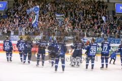 DEL - Eishockey - ERC Ingolstadt - Eisbären Berlin - Saison 2016/2017 - Die Mannschaft bedankt sich bei den Fans nach dem Spiel - Banner - Spruchband - Weihnachten - Jubel - Foto: Meyer Jürgen